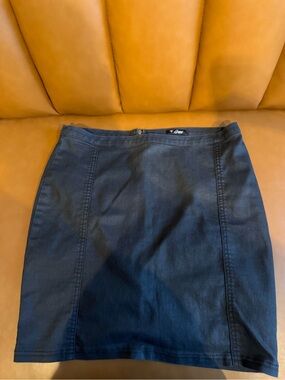 GUESS Black Pencil Skirt
